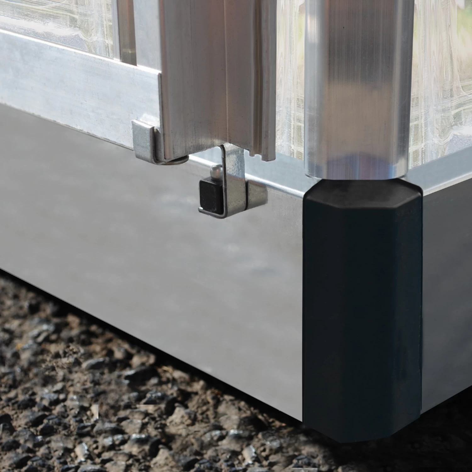 Maze Walk In Polycarbonate Greenhouse 6ft X 4ft - Image 8